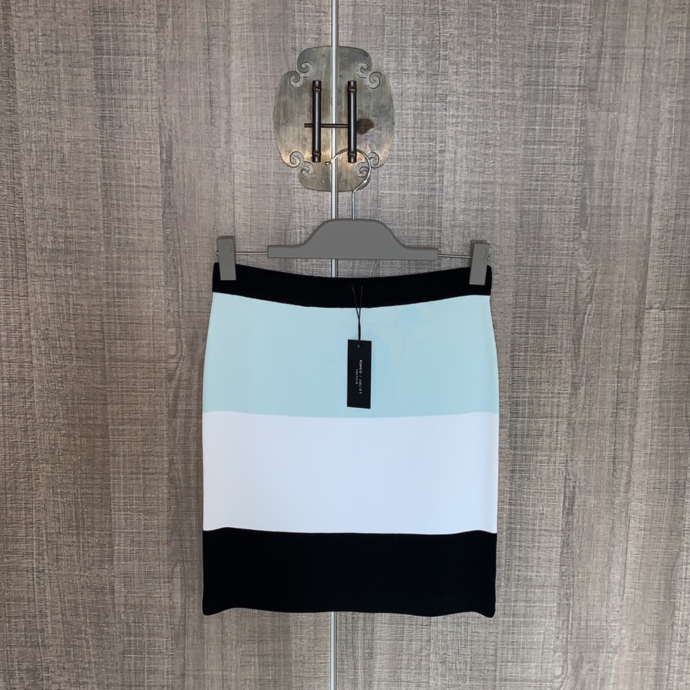 Romeo + Juliet Couture Mini Skirt - Picture 3 of 8